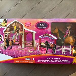 Lucky and Spirit Ultimate Barn Playset